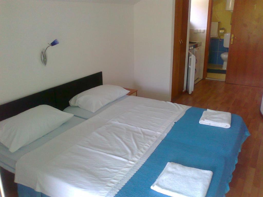 Apartments Silvana Lastovo Oda fotoğraf